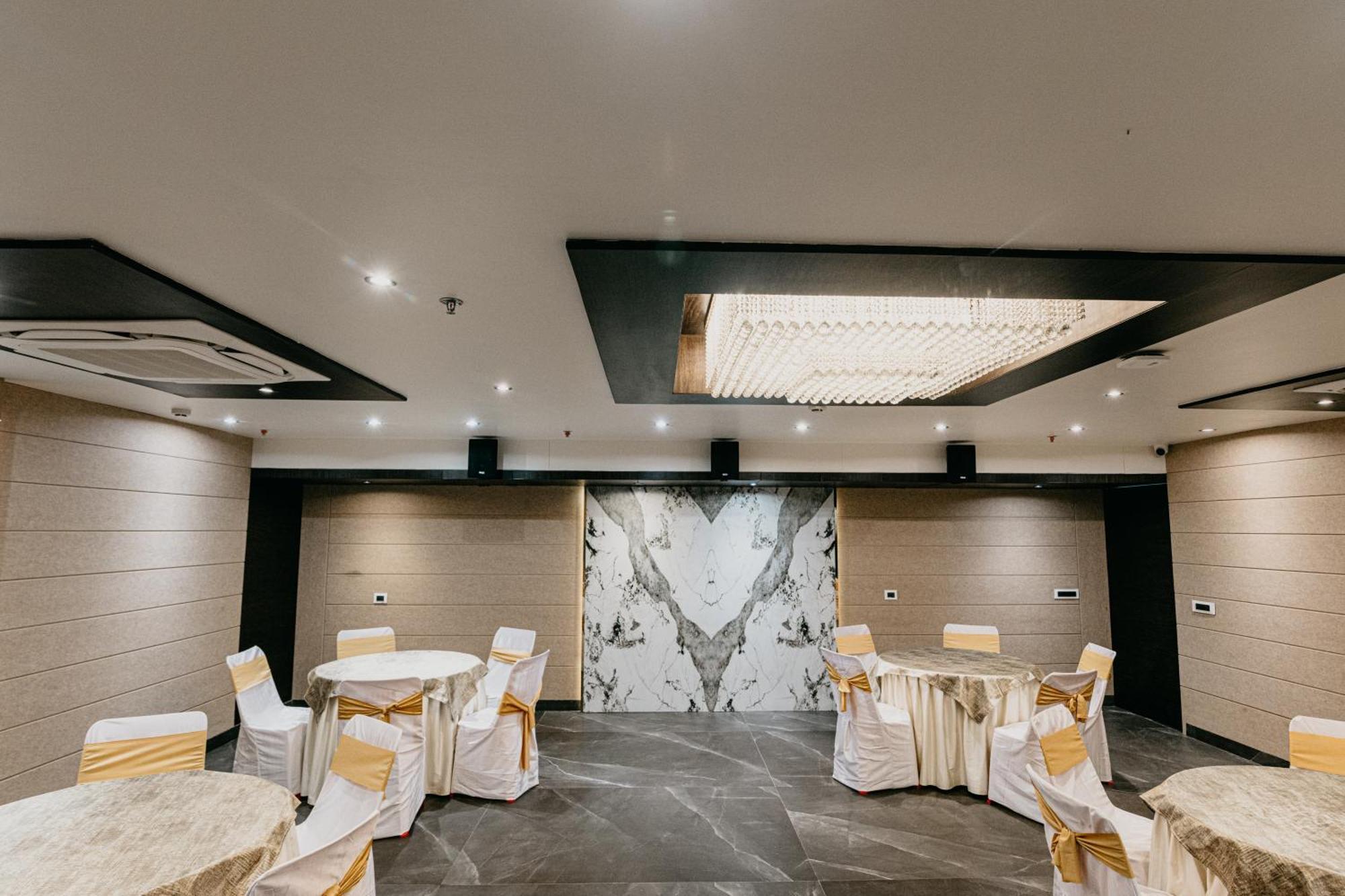 Hotel Emerald Inn Bhopal Bagian luar foto
