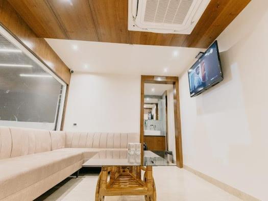 Hotel Emerald Inn Bhopal Bagian luar foto