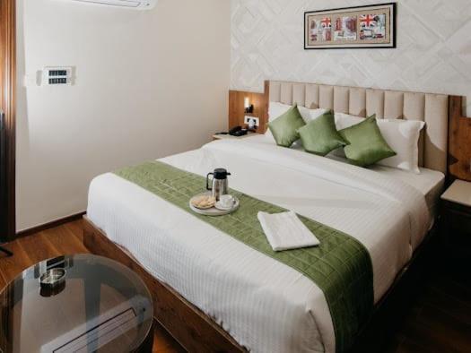 Hotel Emerald Inn Bhopal Bagian luar foto