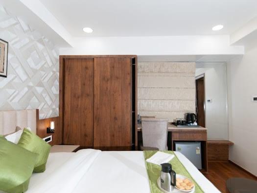 Hotel Emerald Inn Bhopal Bagian luar foto